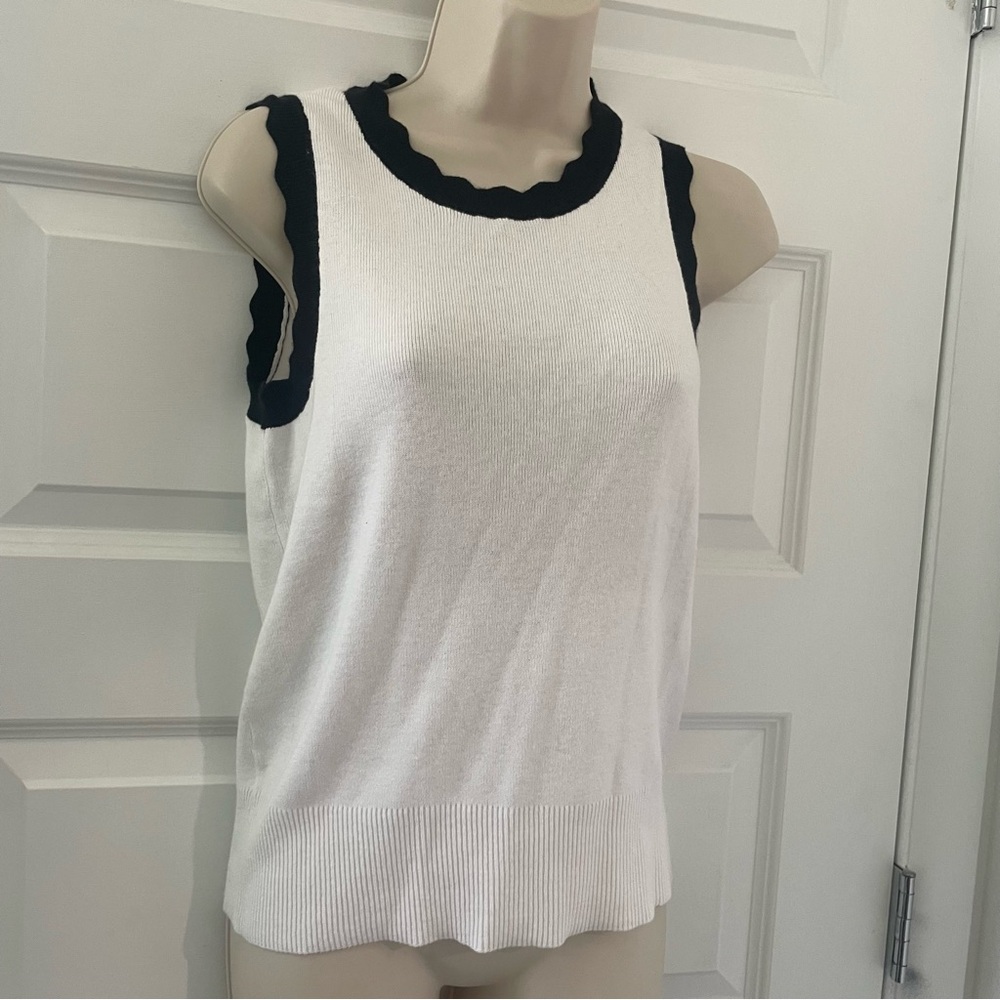**NWT** Ann Taylor Sleeveless Scallop Sweater - XS